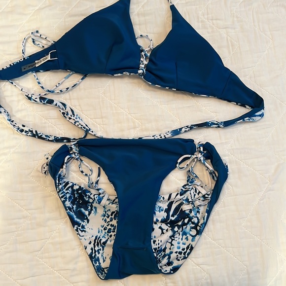 Cupshe blue tie dye swimsuit - Picture 4 of 8
